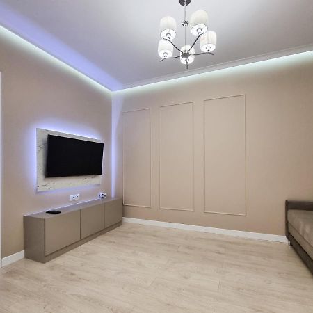 Botanica, 1 Bedroom Apartment With Living Chişinău Esterno foto